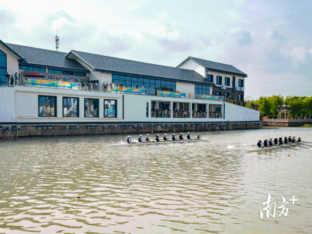 近年来，通过引进、发展赛艇运动，马厩村已成为当地有名的赛艇村。（资料图）