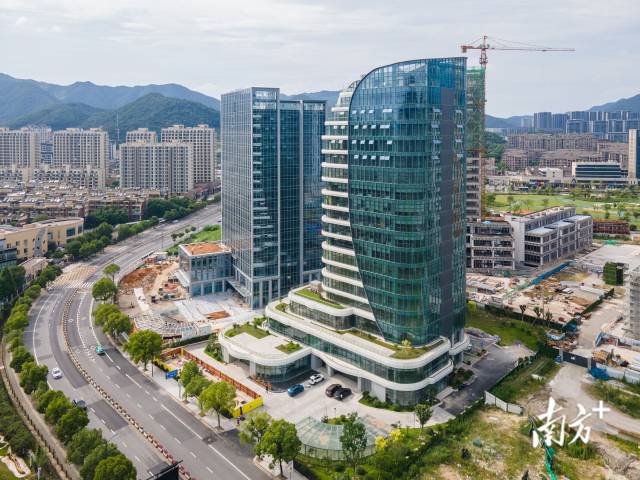 位于杭州市富阳区富阳经济技术开发区的“杭州缙云大厦”，将为缙云县134个集体经济薄弱村每村每年增加集体经济收入5万—6万元。