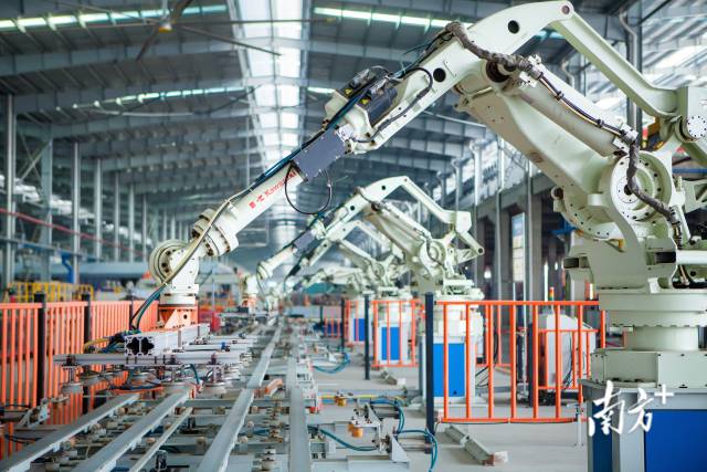 2023年，新明珠数字化示范工厂入选工信部5G工厂名录及智能制造示范工厂。白坭镇供图