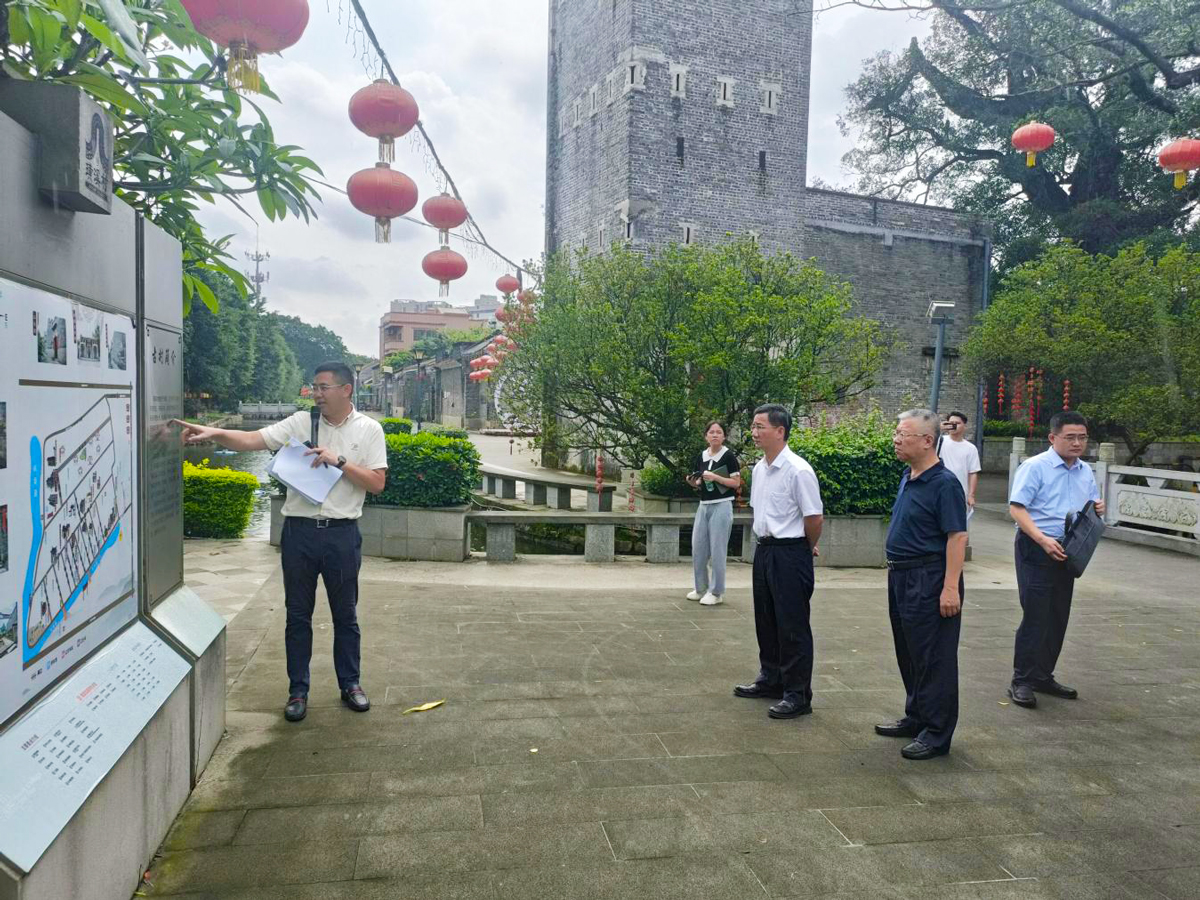 哔咔漫画
等单位赴佛山市调研历史文化名城名镇名村及传统村落保护立法工作1.jpg