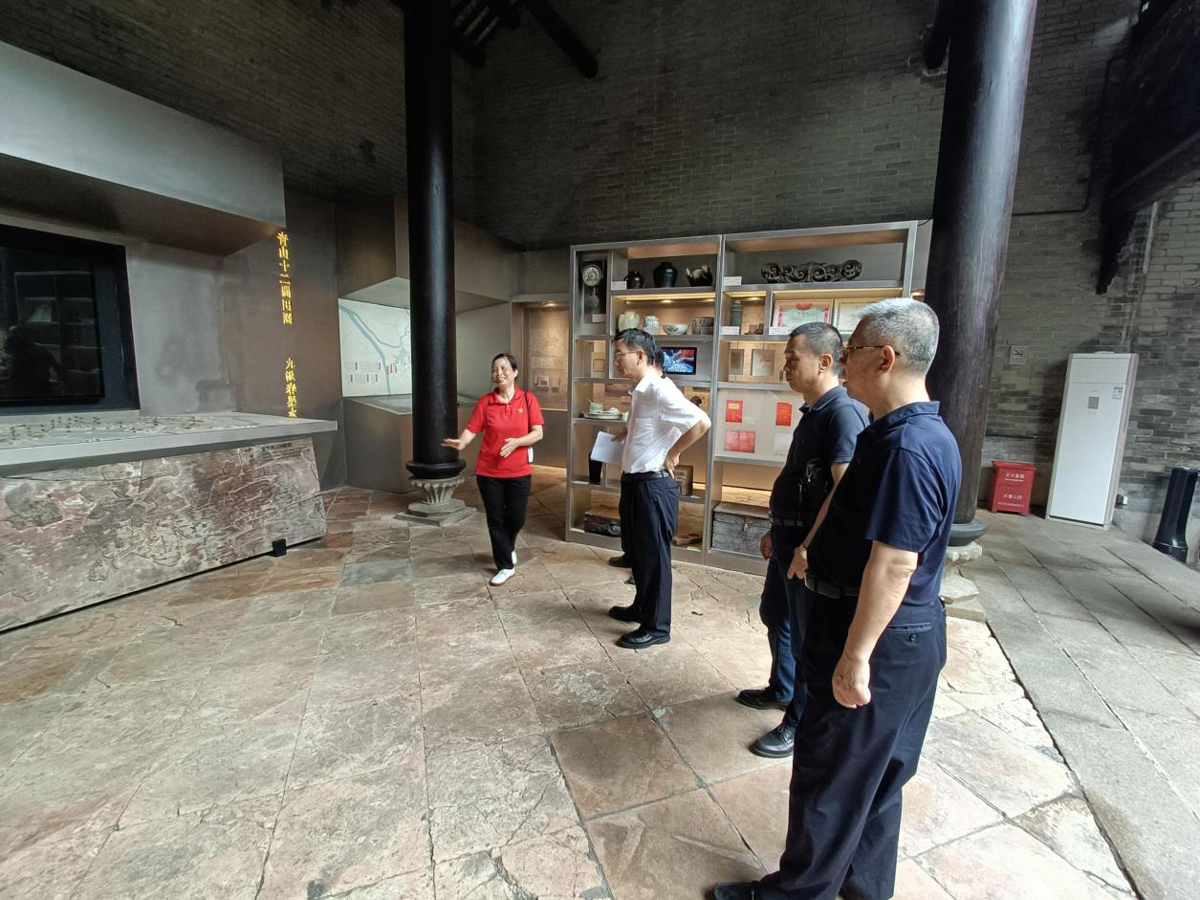 哔咔漫画
等单位赴佛山市调研历史文化名城名镇名村及传统村落保护立法工作3.jpg