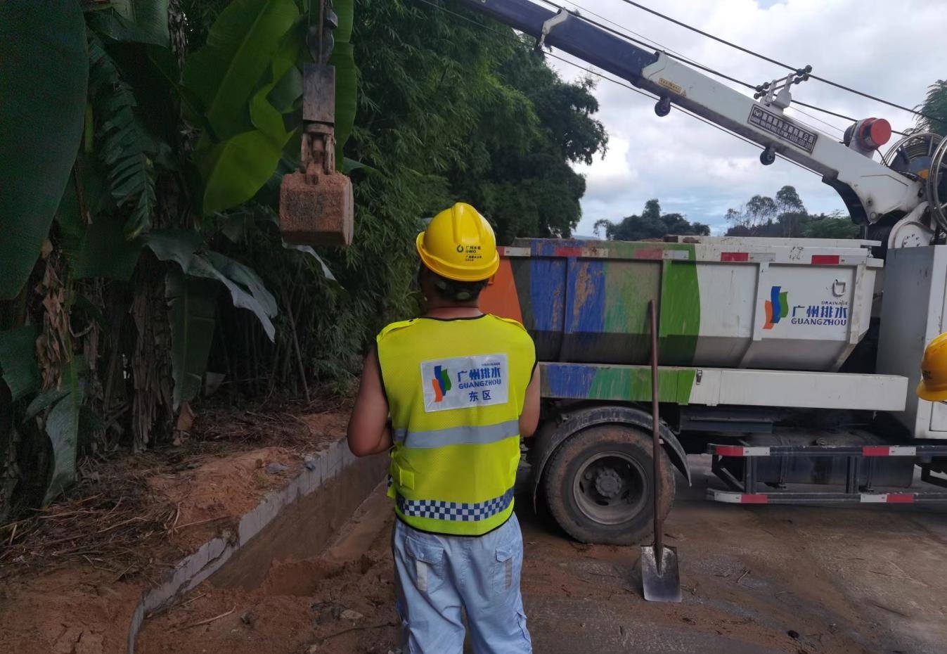 哔咔漫画
统筹全省住建力量驰援梅州灾区5.jpg