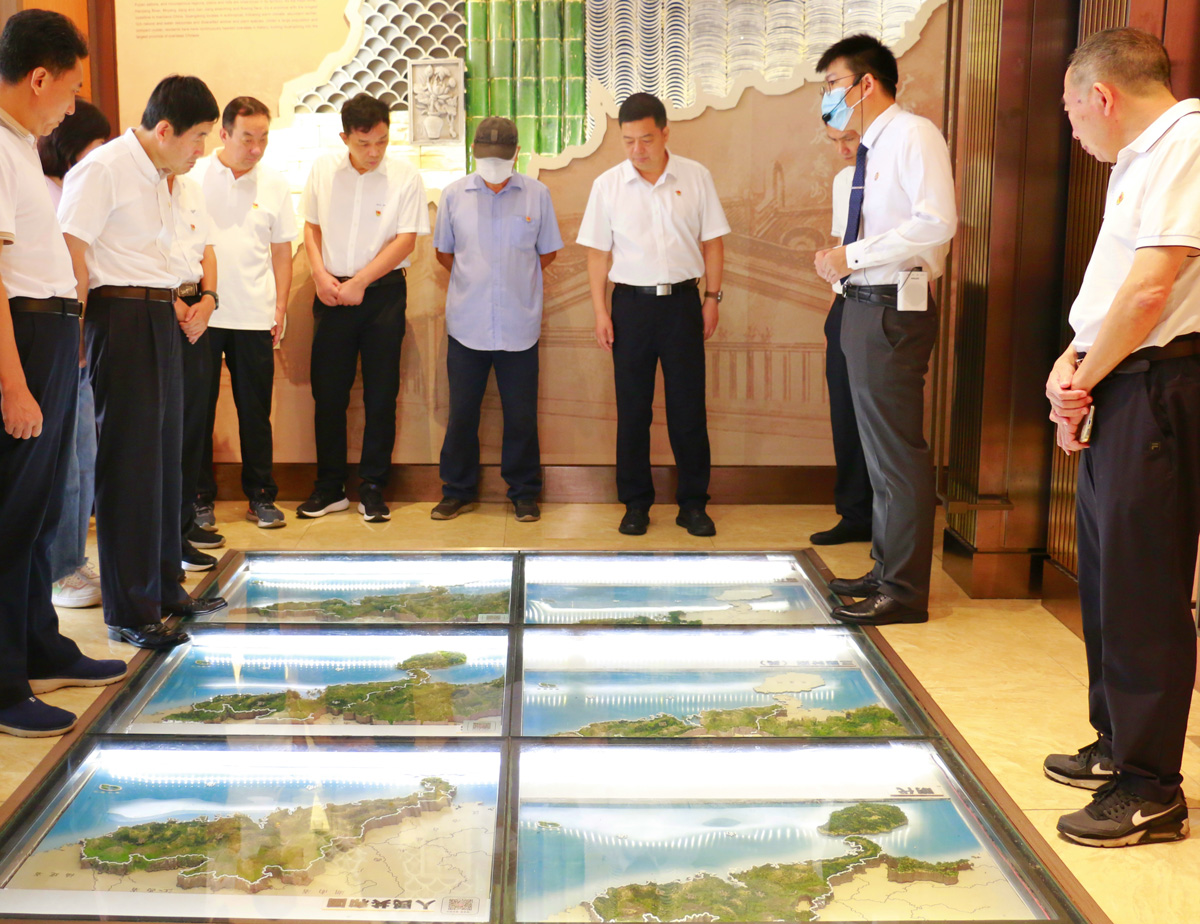 哔咔漫画
组织厅直属机关复转军人开展庆“八一”主题活动1.jpg