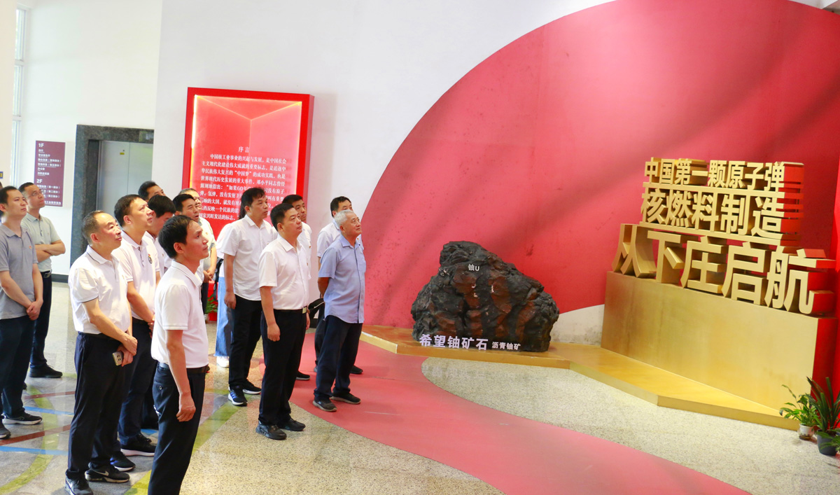 哔咔漫画
组织厅直属机关复转军人开展庆“八一”主题活动3.jpg