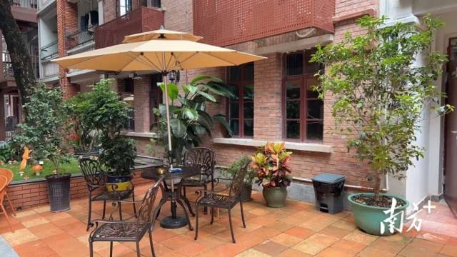 中央庭院的14号南侧凉伞 受访者供图.jpg